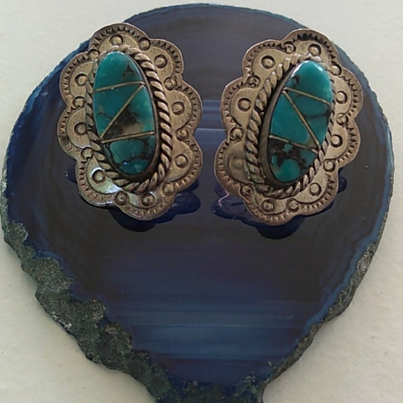 Native American Natural Turquoise Inlay Hand Stamped Scalloped Sterling Silver - Picture 9 of 16